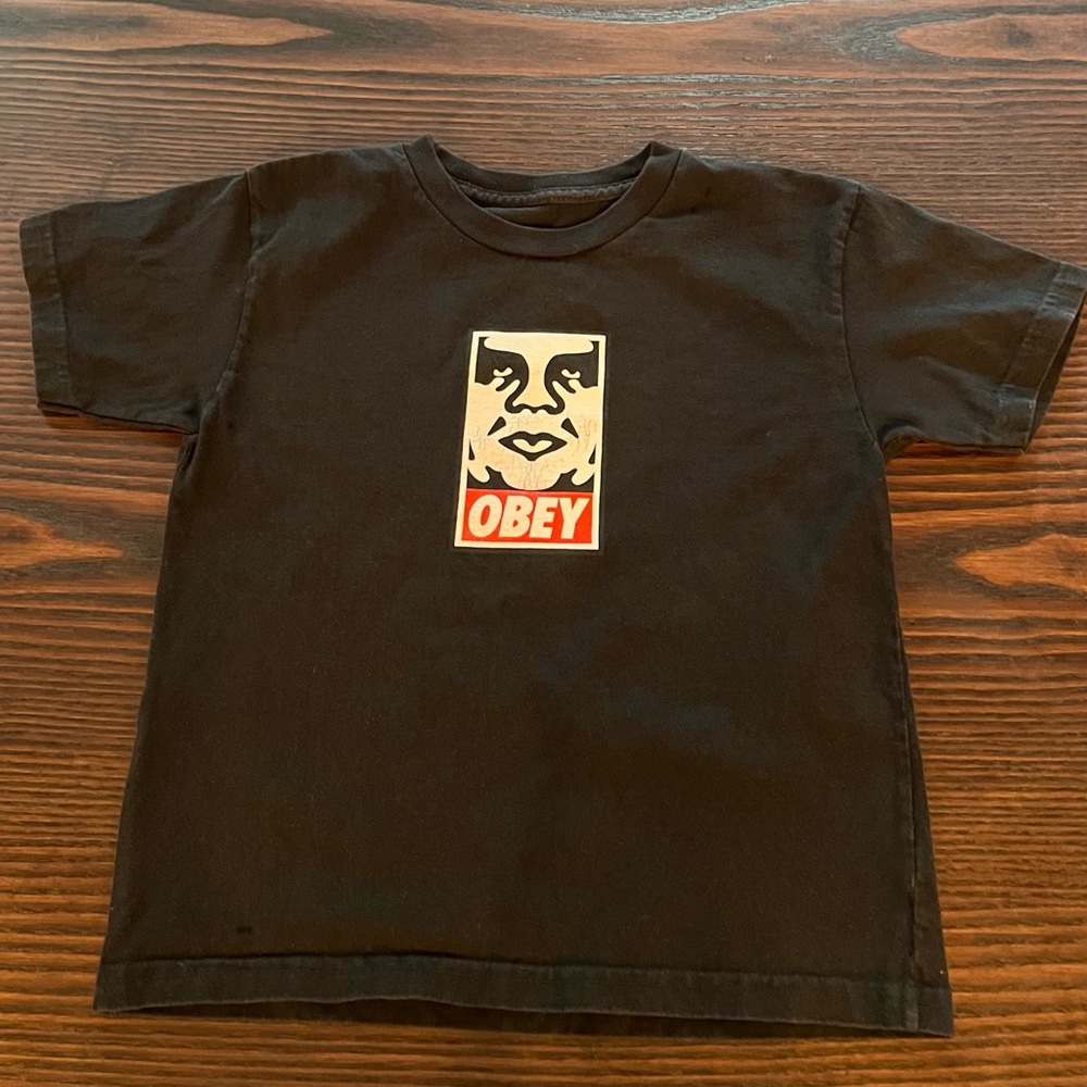 OBEY T-Shirt Size 4